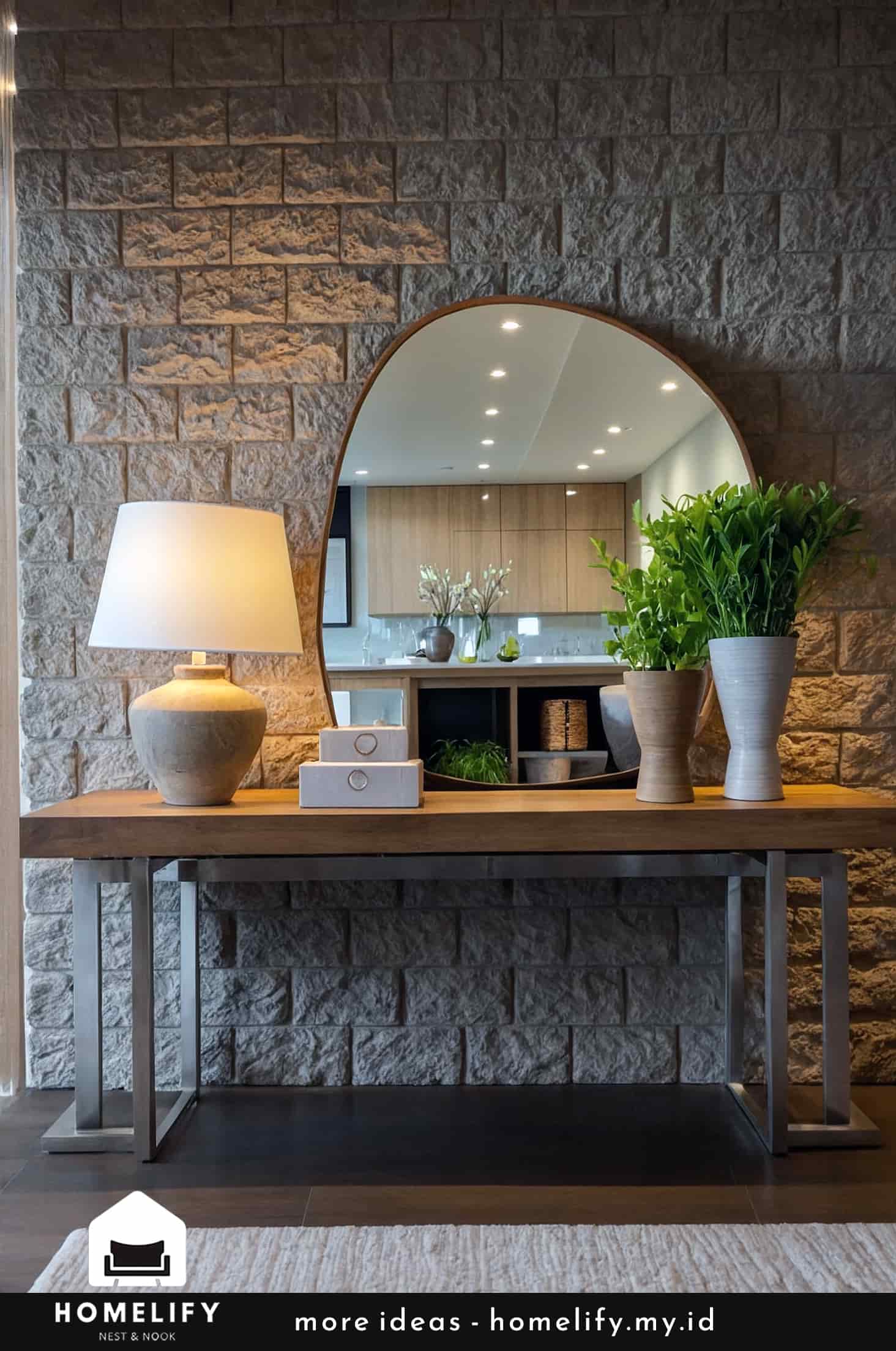 Chic and sophisticated entryway with modern and natural design