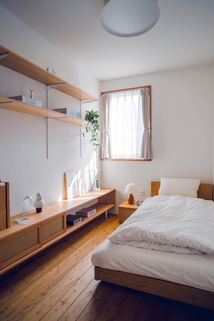 Japandi small bedroom simplicity & uncluttered peace